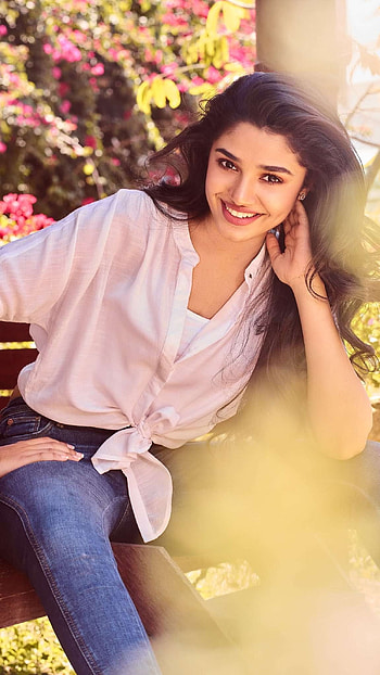 South Heroine, Krithi Shetty, Beautiful Heroine HD phone wallpaper