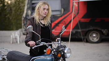 Dakota Fanning as Viena HD wallpaper