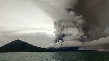 Krakatoa eruption, Flights diversion, Volcanic activity, Indonesia HD wallpaper