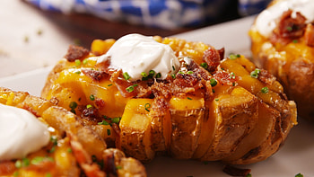 Baked potato recipe, Mouthwatering presentation, Irresistible flavors, Perfectly cooked HD wallpaper