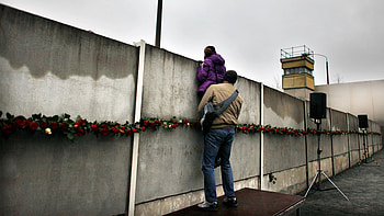 Berlin Wall, Economic aftermath, East Germany, Marketplace HD wallpaper
