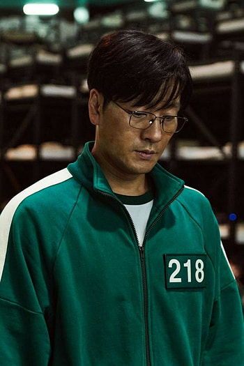 Squid Game, glasses, player 218, sang-woo HD phone wallpaper
