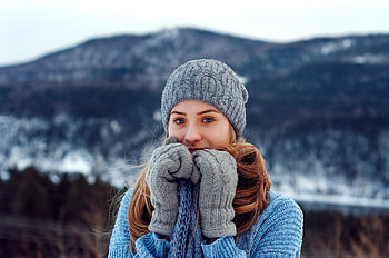 Winter, beautiful woman, outdoor HD wallpaper