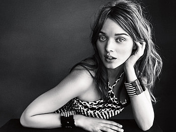Bella Heathcote Monochrome, bella-heathcote, girls, model, actress, monochrome, black-and-white HD wallpaper