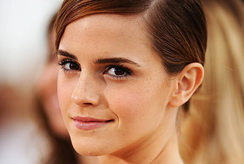 Emma Watson Peach Fuzz 2017, emma-watson, celebrities, girls HD wallpaper
