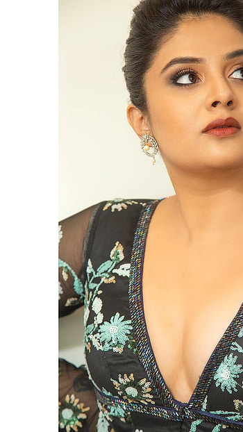 Sreemukhi, telugu actress, anchor HD phone wallpaper