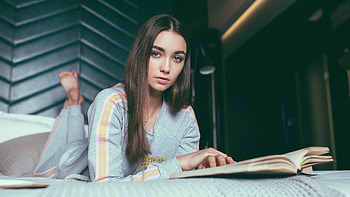 Women Brown Eyes Book In Front Looking At Viewer, girls, model, book HD wallpaper