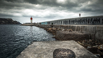 lighthouse at the end of a wharf, lighthouse, wharf, graffiti, bay, clouds HD wallpaper