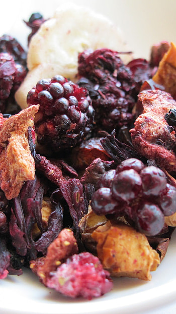 Dried Fruits, Blackberry, Apple, Banana HD phone wallpaper