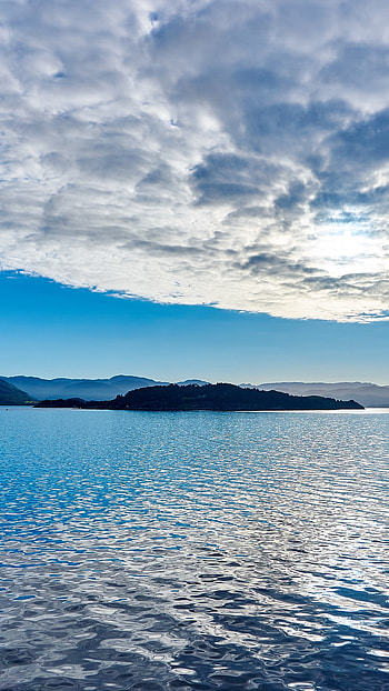 Vibrant clouds, Lake seascape, Sony Xperia HD phone wallpaper