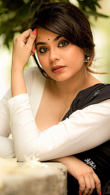 Monica chinnakotla, , saree beauty HD phone wallpaper