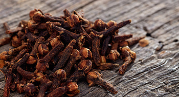Top-quality cloves, Aromatic spice, Fragrant delight, Culinary excellence HD wallpaper