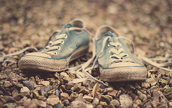 Stones, Miscellanea, Miscellaneous, Sneakers, Old, Mud, Dirt, Shoes, Footwear HD wallpaper