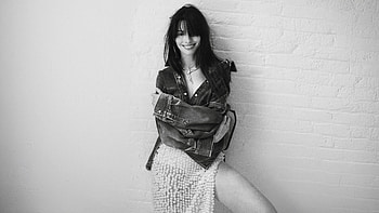 Anne Hathaway Vogue France, anne-hathaway, celebrities, actress, monochrome, black-and-white HD wallpaper