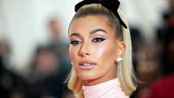 Hailey Bieber, Taylor Swift's Cats movie, Feud speculation, Makeup looks HD wallpaper