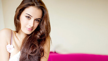 Evelyn Sharma 8, evelyn-sharma, indian-celebrities, girls, desi-girls HD wallpaper