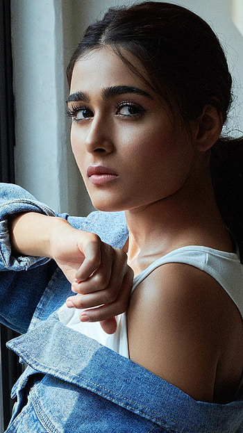 Shalini pandey, telugu actress, model HD phone wallpaper