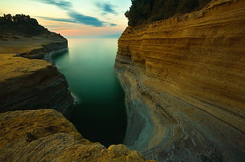 where land meets sea, sea, sky, cliffs, green HD wallpaper