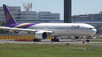 Thai Airways Boeing 777-300ER, Takeoff from NRT, Thai Airways Boeing HD wallpaper