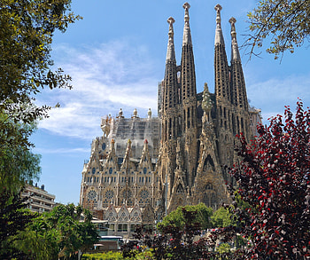 Favorite destination, Barcelona's wonders, Travel experiences, Cultural immersion HD wallpaper
