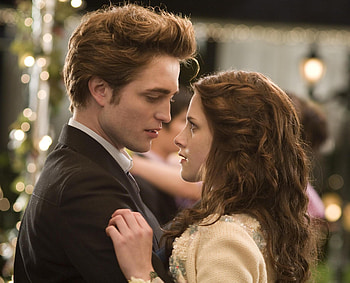 Twilight (2008), movie, couple, lovers, edward cullen, vampire, dance, twilight, robert pattinson, amurg, bella swan, kristen stewart HD wallpaper