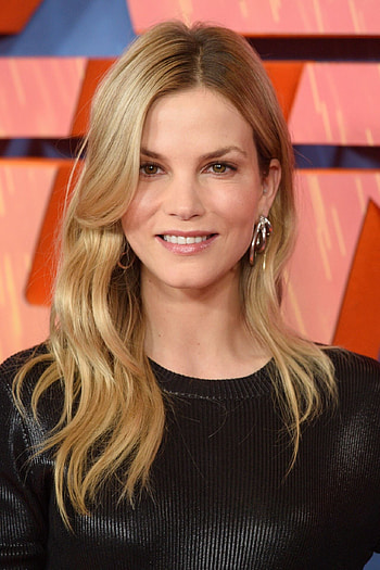 Sylvia Hoeks 2014, Acting prowess, Memorable performances, Multifaceted roles HD phone wallpaper