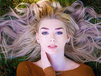 Pretty Face, mode, face, lying, woman HD wallpaper