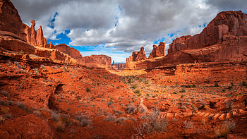 Courthouse, Park Avenu, Arches NP, desert, arches np, park avenue, courthouse HD wallpaper