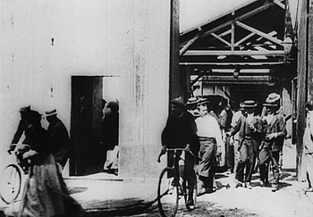 Lumiere Brothers, Workers leaving Lumiere's Factory, Art and aesthetics HD wallpaper