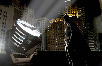 BATMAN BEGINS, DARK KNIGHT, BATMAN, DC, SEARCH LIGHT HD wallpaper