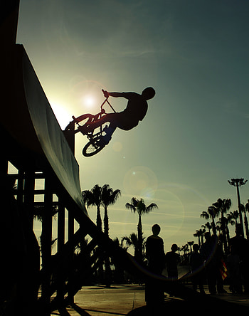 Sports, Silhouette, Bounce, Jump, Bicycle, Trick, Bmx, Ramp, Footlights HD phone wallpaper