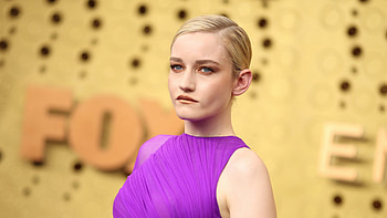 Julia Garner, Biography, Net worth, Age HD wallpaper