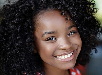 Saniyya Sidney, Talented young actress, Memorable performances, Screen presence HD wallpaper