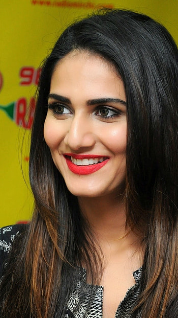 Vaani Kapoor, Heroine Vaani Kapoor HD phone wallpaper