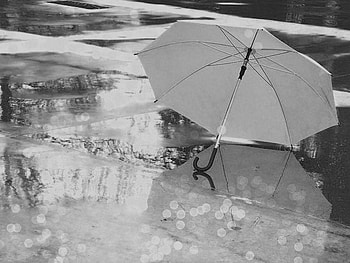 raining day, umbrella, white, black, rain, graphy, bw, weather, drops, wp HD wallpaper