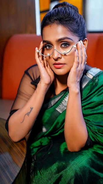 Remya nambeeshan, malayalam actress, saree beauty. HD phone wallpaper