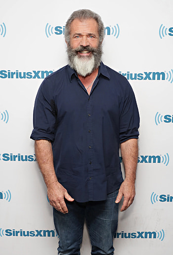Mel Gibson's political stance, Republican or Democrat, Hollywood's political landscape, Celebrity views HD phone wallpaper