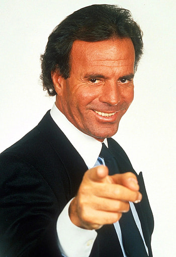 Julio Iglesias, 3, 000 lovers, No I'm not HD phone wallpaper