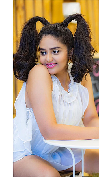 Sreemukhi, model, anchor HD phone wallpaper