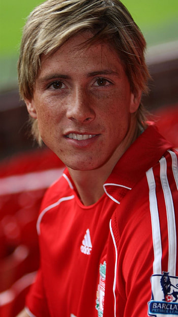 Fernando Torres, Dynamic footballer, Energetic performance HD phone wallpaper