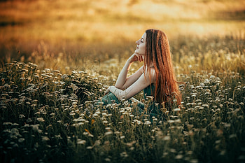 Sitting in a flower field, model, Redhead, field, flower HD wallpaper