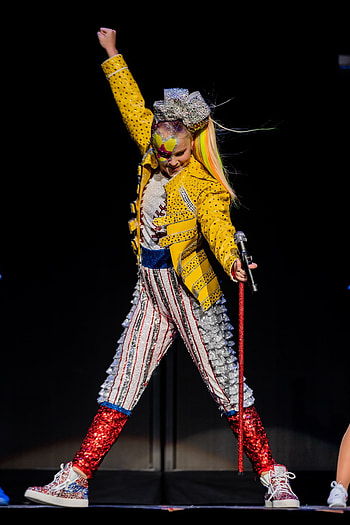 JoJo Siwa, TikTok star, Dating rumors, Katie Mills HD phone wallpaper