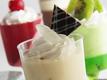 Milkshake anyone..., chocolate wafer, glass, fruit, milkshake, cream, drink HD wallpaper
