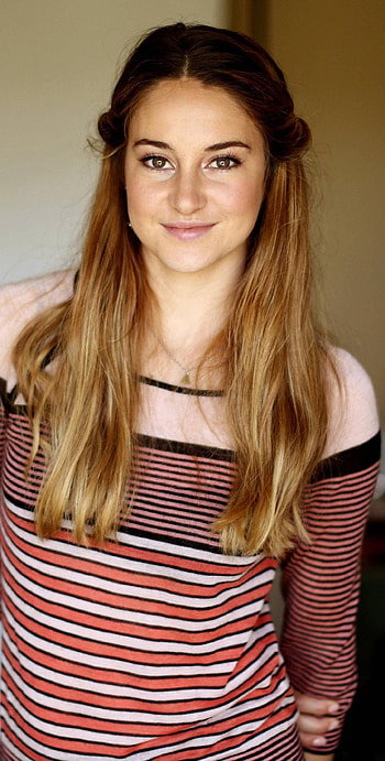 Shailene Woodley's smile HD phone wallpaper