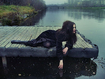AT LAKE.., mist, clody, morning, foggy, lake, woman, beauty HD wallpaper