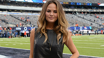 Chrissy Teigen, Celebs, Blonde beauty, Glamorous HD wallpaper