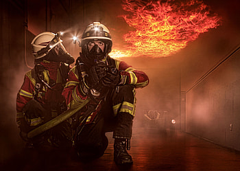 Firefighters , True dedication, Courageous service, Heat and smoke HD wallpaper