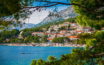 Brela Village through green, Croatia, sea, hills, mediterranean, sky, houses, tree HD wallpaper
