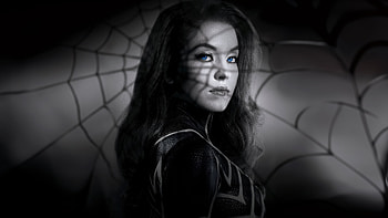 Sydney Sweeney As Julia Carpenter In Madame Web 2024, madame-web, movies, 2024-movies, marvel, sony, superheroes, sydney-sweeney, monochrome, black-and-white, spider-woman HD wallpaper