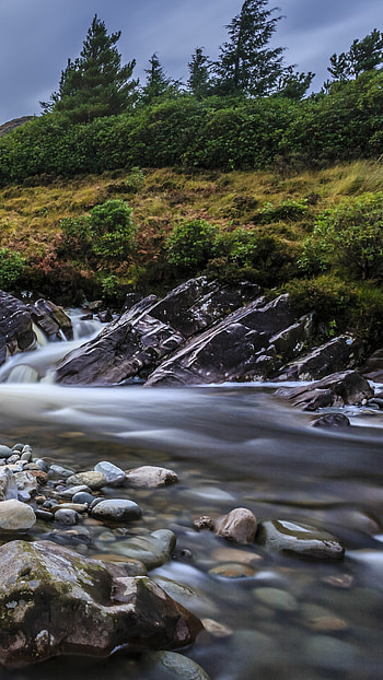 River rocks flow, nature , Android backgrounds, Calming beauty HD phone wallpaper